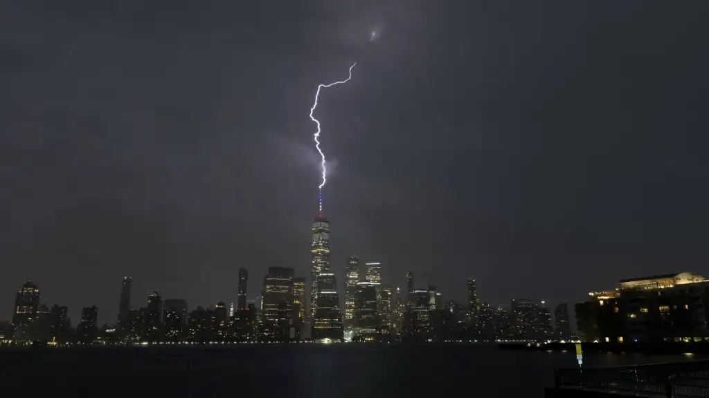 Data Point Boxes Severe Storms Threaten US Energy Sites as Data Centers Expand | Mezha
